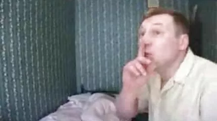 ความงามสีบลอนด์ วีดีโอ โป้ xxx fucks ในตูดกับผู้ชายในหอพัก